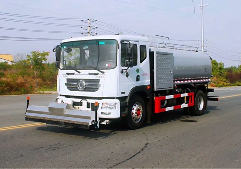 高压清洗车加水时应注意什么事项？