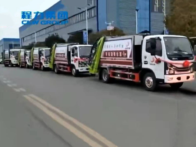程力专汽东风多利卡压缩式垃圾车批量发车